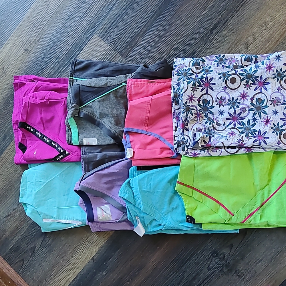 8 scrub top set
